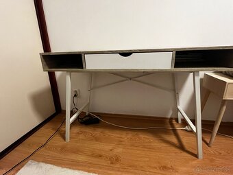 pracovný stolík - 2