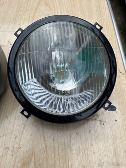 Škoda 110 R, Tatra 613 - svetlá. - 2