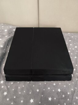 Predám PS4 1TB + 3 ovládače + 5 hier - 2