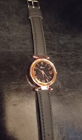 Elegantné dámske hodinky s čiernym remienkom - 2