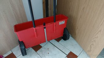 Rozmetadlo hnojív Hecht 220 - 2