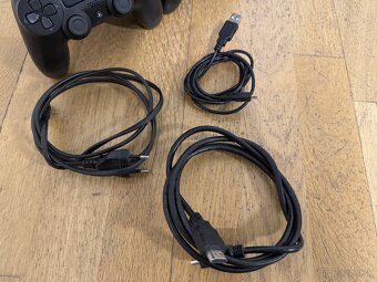 Playstation 4 Slim 500Gb - Funkčná, prečistená 2 ovladače - 2