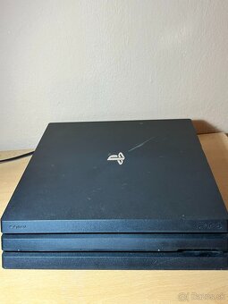Predám PS4 pro. + Dva ovládače a hry - 2
