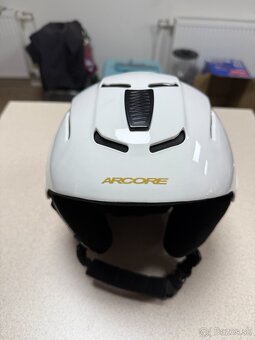 Prilba na snowboard. - 2