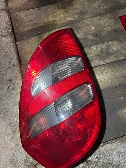 Zadne svetla mercedes a180 - 2