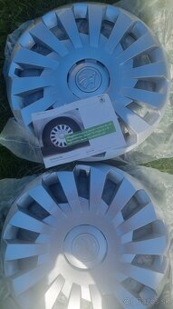 Nove puklice R16 original SKODA. - 2