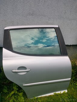 Predám na Peugeot 207 SW rok 2010 náhradné diely - 2