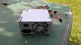 PC zdroj 420 W s 24 pinovým napájaním základnej dosky - 2
