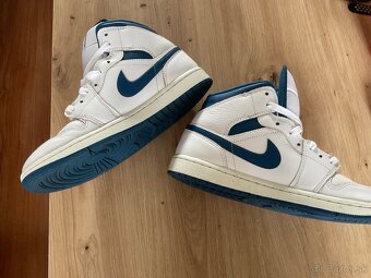 AIR JORDAN 1 MID SE - 2