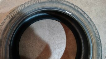 Predám 2 ks letných pneu Bridgestone 245/40 r1919 - 2