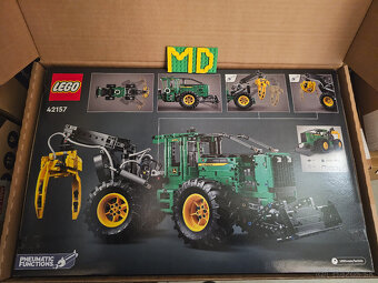 LEGO Technic 42157 Lesný traktor John Deere 948L-II - 2