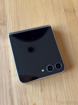 Samsung Galaxy Z Flip5 - 2