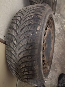 Predám zimné pneumatiky na plech.diskoch pre Škodu Octaviu - 2