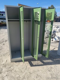 Plechová šatníková skriňa - 3 dielna - 2