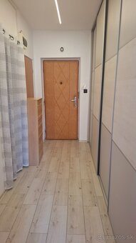 2 izbový byt v centre s dvoma veľkými balkónmi - 2