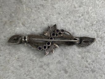 Strieborná brošňa v tvare listu s Amethistami a Marcasitovým - 2