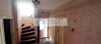 Na predaj starší dvojpodlažný rodinný dom v meste Nové Zámky - 2