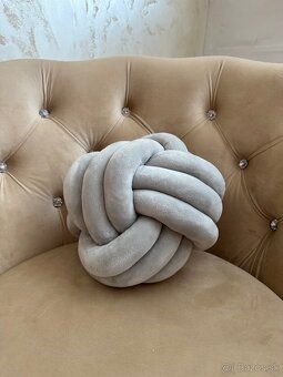 Vankúšik sivý krásny - 2