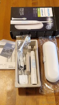 Sonická zubná kefka Philips Sonicare 5100 HX6859/29 - 2