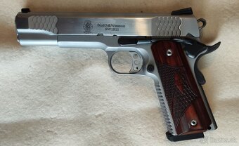 Predám pištoľ Smith & Wesson - 2