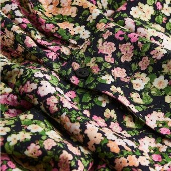 Krásne kvietkované šaty od H&M, XS/S, PC 35,- € - 2