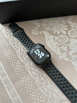 Apple Watch Series 5 Nike – Space Gray (44 mm) - 2
