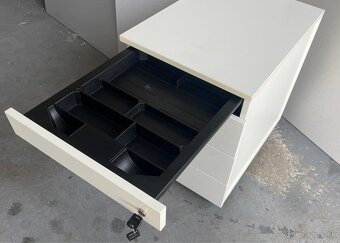 Skrinky/kontajnery Hermann Miller na kolieskach - 2