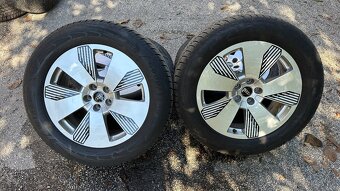 09.	Audi E-tron 255/55 r19 - 2