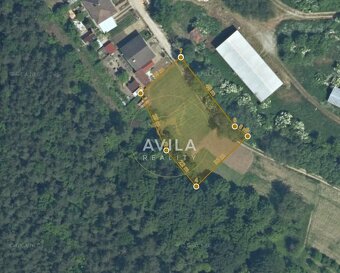 NA PREDAJ: romantický pozemok pod lesom 600m2 - Modrová - 2
