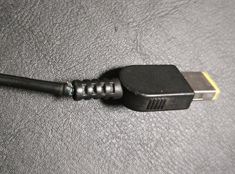 Originál nabíjačka Lenovo 65W poškodená koncovka - 2