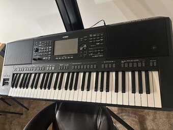 YAMAHA psr sx720  - 2