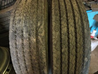 Predám vodiace pneu 315/80-22.5 - 2