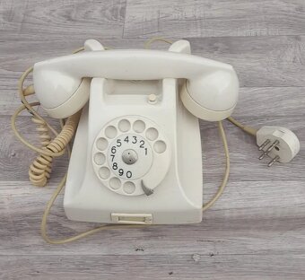 Telefón “ RETRO „. - 2