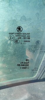 Sklo ľavé predné Superb 3 - 2