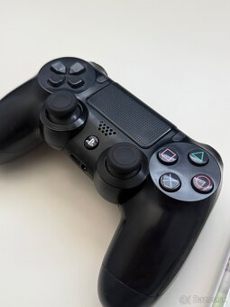 PS4 dualshock + FIFA 17 - 2