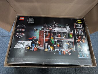 LEGO 76300 Arkham Asylum Batman - 2