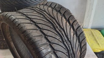 Pneu 235/30-r12 - 2