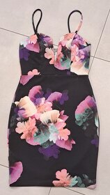 Kvetinové krátke šaty - 2