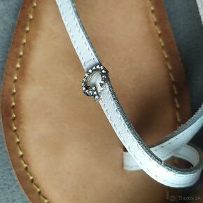 Dámske značkové sandále - šľapky so štrasovou ozdobou - 2