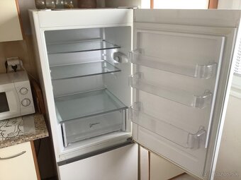 Kombinovaná chladnička. Výška 156 cm. znížená cena - 2