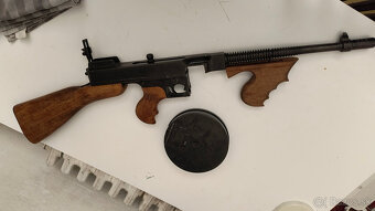 Replika samopal Thompson M1 A1, USA 1928 - 2