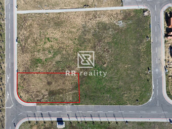 Stavebný pozemok 672m2, všetky IS, asfaltová cesta - 2