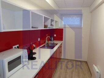 Prenájom - obchodný priestor 24 m2, Banská Bystrica, centrum - 2