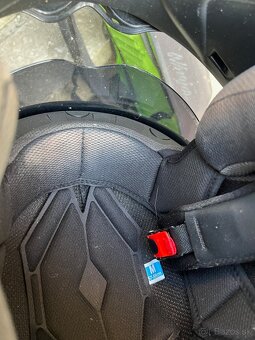 Predam helmu a plachtu na motorku - 2