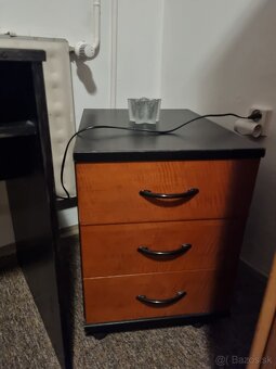 Predám čierny stôl. - 2