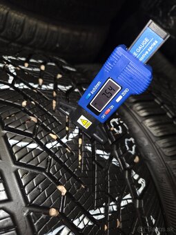 Pneumatiky 225 40 18 zimné Zn.semperit - 2