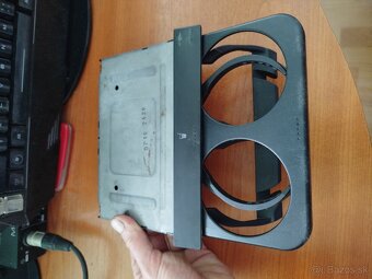 Držiak nápojov golf 4 - 2