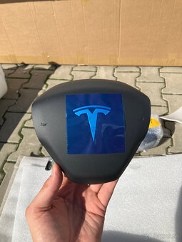 airbag ridice tesla volantu - 2
