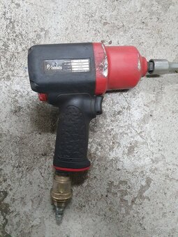 Rázový uťahovák - 2