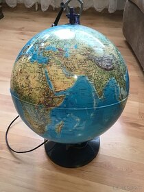 Svietiaci globus - 2
